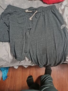 Nike Charcoal Heather Jogger Sweatpants Capris
